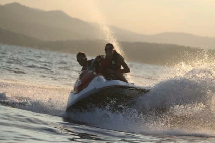 Jet Ski à louer à Port Fréjus – Sans permis, dès 16 ans - Expérience Côte d'Azur