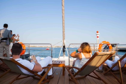 Journée Pool Party en maxi catamaran - Expérience Côte d'Azur