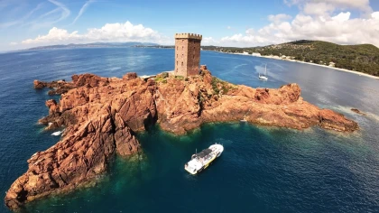 Sortie en bateau vedette dans les calanques de l'Estérel - Départ de Fréjus - Expérience Côte d'Azur