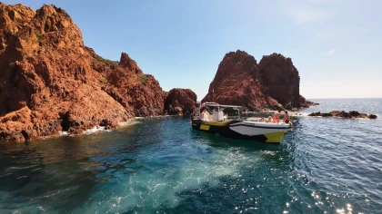 Sortie en bateau vedette dans les calanques de l'Estérel - Départ de Fréjus - Expérience Côte d'Azur