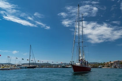 Les voiles de Saint-Tropez - La Brigante - Expérience Côte d'Azur