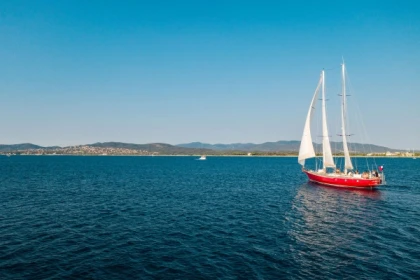 Les voiles de Saint-Tropez - La Brigante - Expérience Côte d'Azur