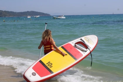 Location de paddle à fenêtre transparente - plage de Pampelonne - Expérience Côte d'Azur