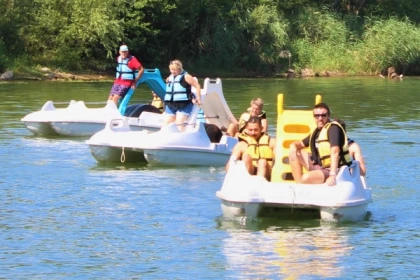 Location de pédalo sur lac - Expérience Côte d'Azur