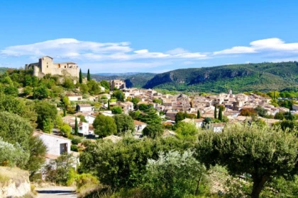 Marché de Riez et Gréoux les Bains - Excursion en Autocar - Expérience Côte d'Azur