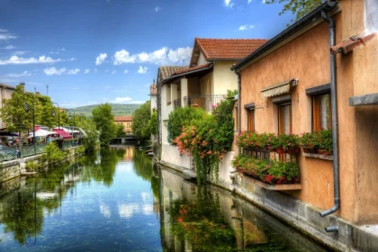 Marché Flottant d'Isle sur Sorgue- Excursion en autocar - Expérience Côte d'Azur