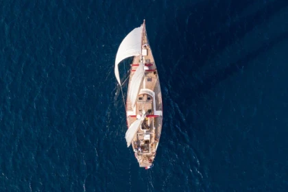 Sortie privatisée en Voilier - Port Fréjus - Expérience Côte d'Azur