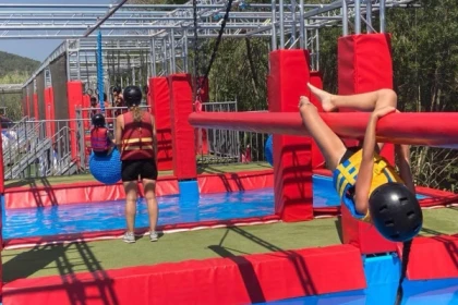 Parcours Ninja Warrior dans le Var : défiez vos amis au Go Ninja à Puget-sur-Argens ! - Expérience Côte d'Azur