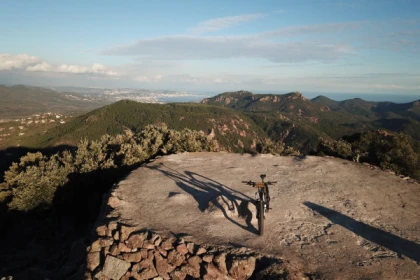 Petit déjeuner au sommet du massif de l'Estérel en VTT électrique - Expérience Côte d'Azur