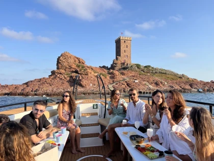 Privatisation bateau Simone : journée, demi-journée ou sunset sur la Côte d’Azur - Expérience Côte d'Azur