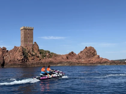 Randonnée en Jet-Ski à port Fréjus – Cap sur l’Estérel & l’Île d’Or - Expérience Côte d'Azur