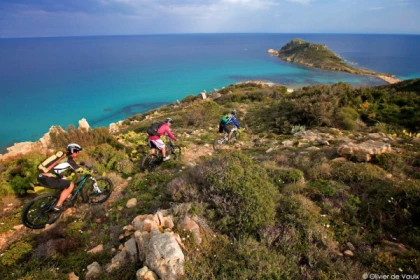 Randonnée guidée en VTT électrique - "EBIKE & WINE" presqu'ile de Saint-Tropez - Expérience Côte d'Azur