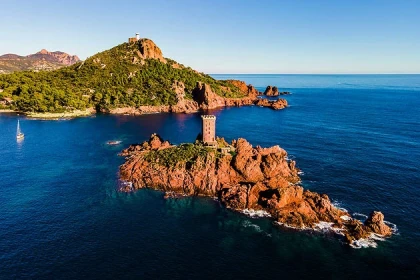 Croisière privée en catamaran à Saint-Raphaël – Calanques de l'Estérel - Expérience Côte d'Azur