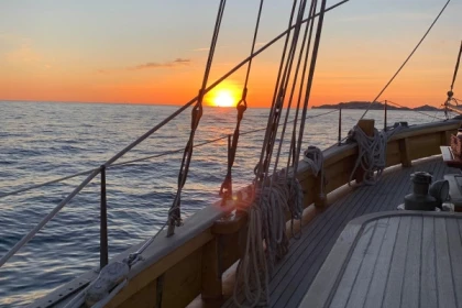 Soirée coucher du soleil dans les Calanques du Frioul - BB - Expérience Côte d'Azur