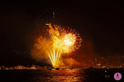 feux d'artifices à Cogolin en mer
