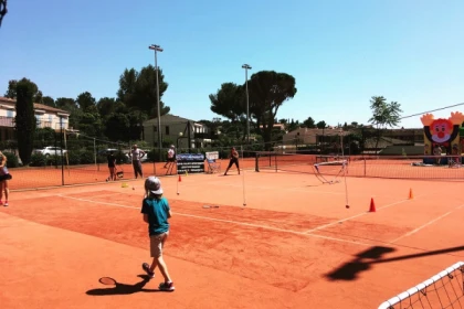 Stage de tennis enfant à Agay – Vacances sportives sur la Côte d’Azur - Expérience Côte d'Azur