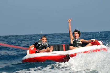 Tour de bouée tractée en mer - Expérience Côte d'Azur