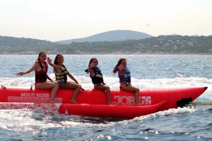 Bouée tractée en mer aux Issambres - PROMO - Expérience Côte d'Azur