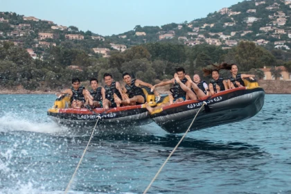 Tour de bouées tractées allongé - Agay - Expérience Côte d'Azur
