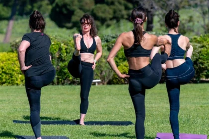 Séance de yoga Vinyasa au coeur d'un vignoble - Expérience Côte d'Azur