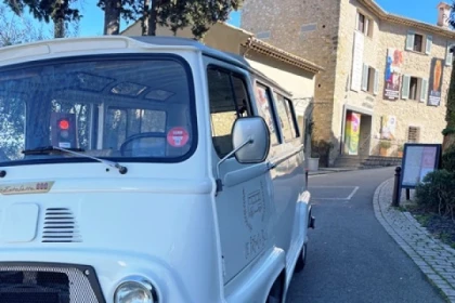 Visite de Mougins en Bus Vintage  (2 heures) - Expérience Côte d'Azur