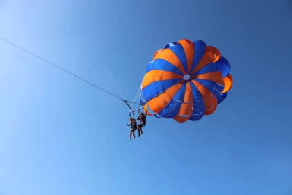 Vol en parachute ascensionnel - plage de la Nartelle - PROMO - Expérience Côte d'Azur