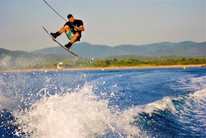 Wakeboard - Saint-Raphaël - Expérience Côte d'Azur