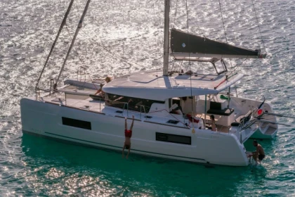 Weekend  EVJF Saint Tropez et Cannes en Catamaran privatisé - Expérience Côte d'Azur