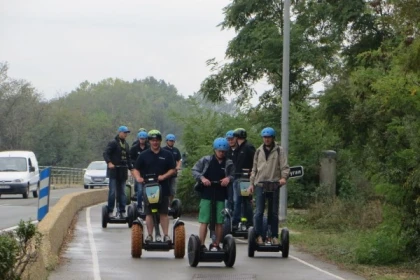 Balade Segway - Bord de mer, vieille ville et base nature de Fréjus - Expérience Côte d'Azur