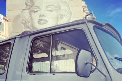 Cannes Tour de Légende en Van vintage - Expérience Côte d'Azur