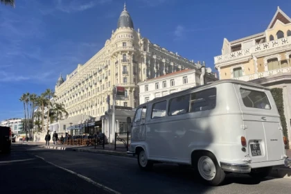 Cannes Tour de Légende en Van vintage - Expérience Côte d'Azur