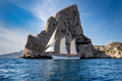 Découverte des Calanques à bord d'un voilier - Expérience Côte d'Azur