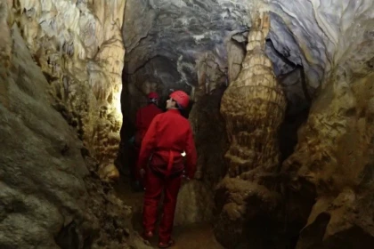 Découverte ludique de la Spéléologie - Grotte de Mons - Spécial Jeunesse - Expérience Côte d'Azur