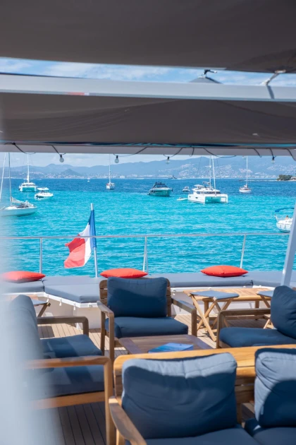 Matinée détente en catamaran au départ de Marina Baie des Anges – Cap sur l’Anse de la Salis et Antibes - Expérience Côte d'Azur