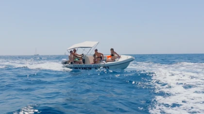 Location de bateau sans permis - Port Frejus - Expérience Côte d'Azur