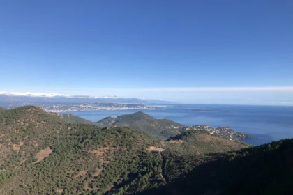 Randonnée à la cabane secrète de l'Estérel - Expérience Côte d'Azur