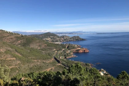 Randonnée à la cabane secrète de l'Estérel - Expérience Côte d'Azur