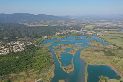 Vue aérienne des étangs de Villepey