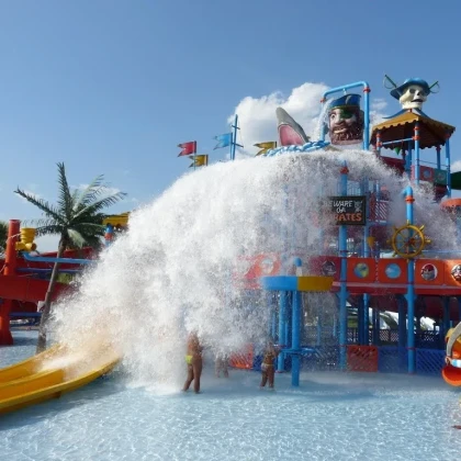 activité aquatique pour sortie scolaire à Aquasplash Antibes