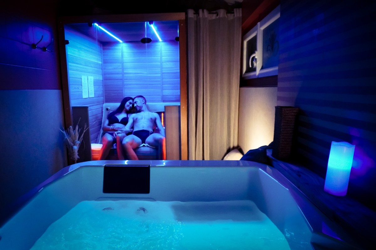 Accès SPA privatif 45min à Saint-Raphaël – Jacuzzi & sauna en centre-ville - Expérience Côte d'Azur