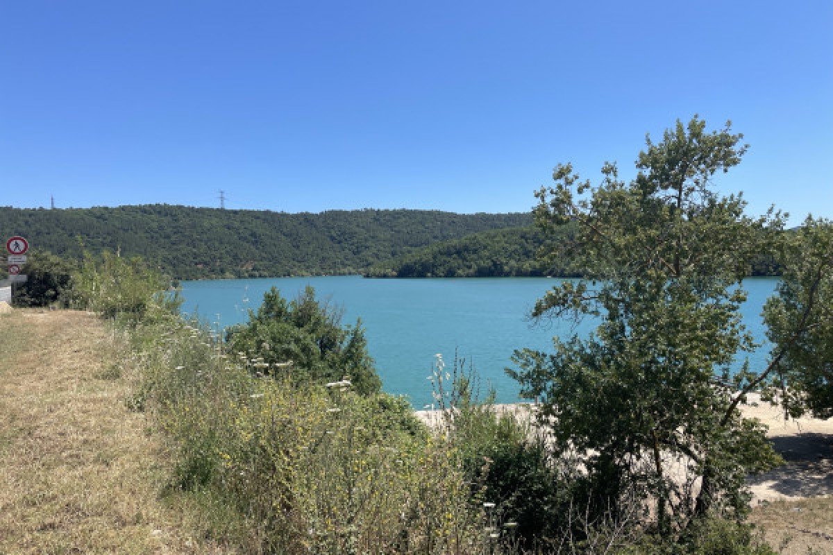 Balade en VTT électrique autour du lac de Saint Cassien - Expérience Côte d'Azur