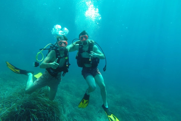 Baptême de plongée en duo à la Calanque Saint Barthélemy - Expérience Côte d'Azur