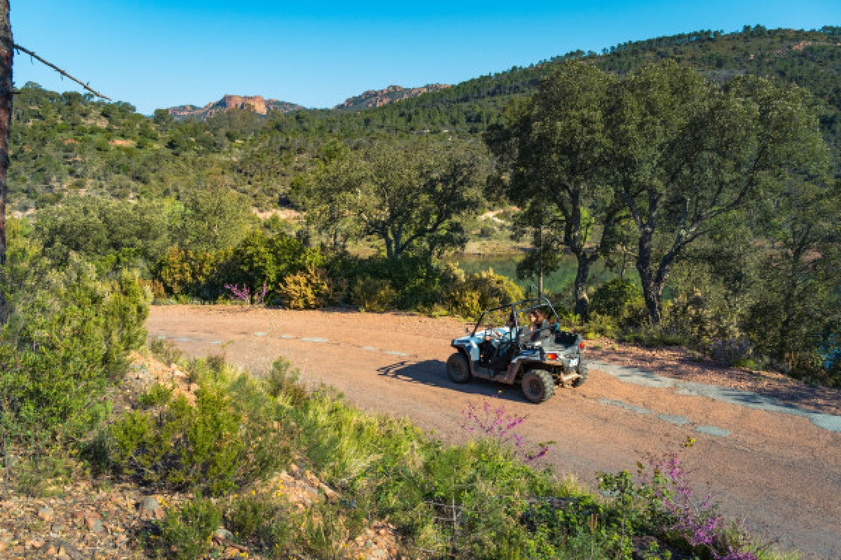 Balade en Buggy Électrique 1h30 à Saint-Raphaël – Massif de l’Estérel - Expérience Côte d'Azur