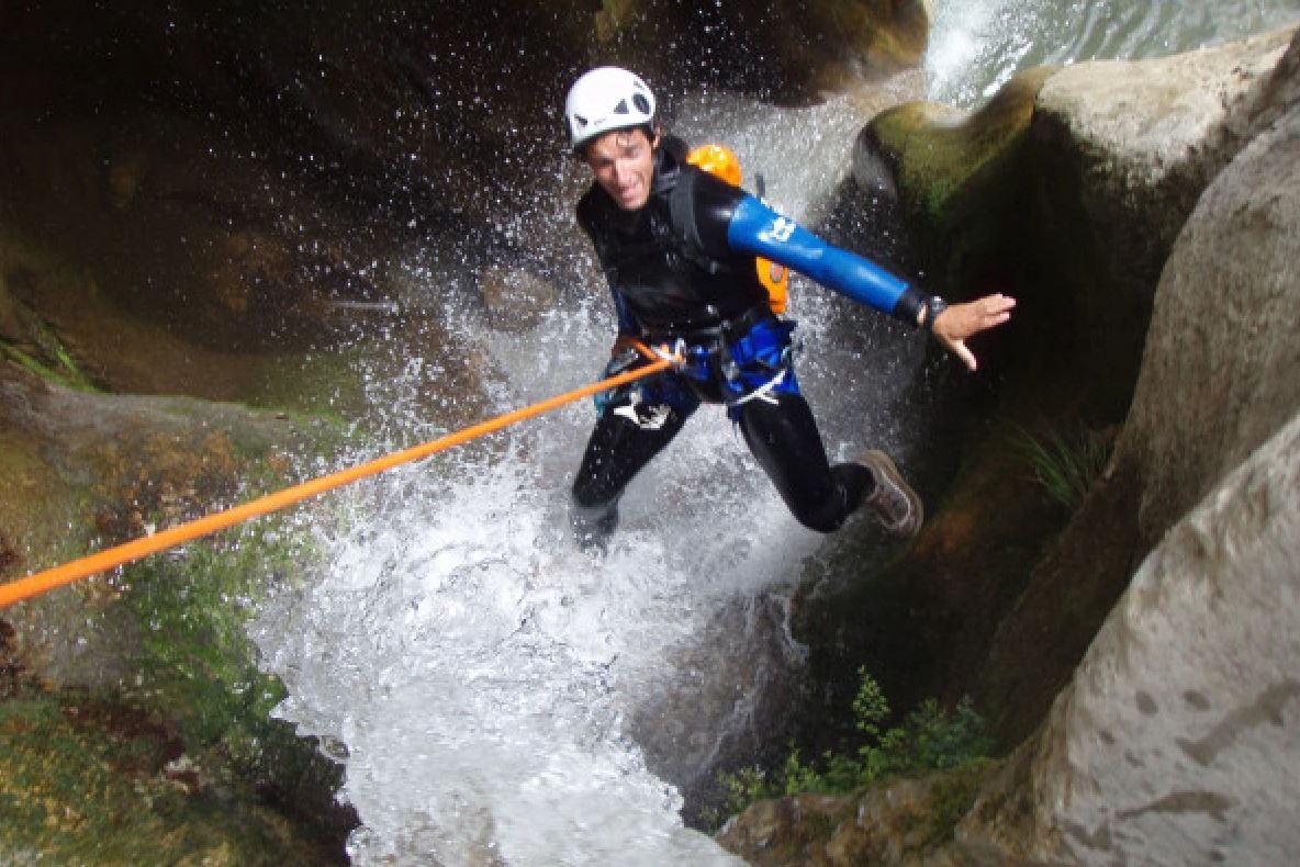 Canyon sportif de Riolan – Journée canyoning aventure dans la vallée de l’Estéron (Alpes-Maritimes) - Expérience Côte d'Azur