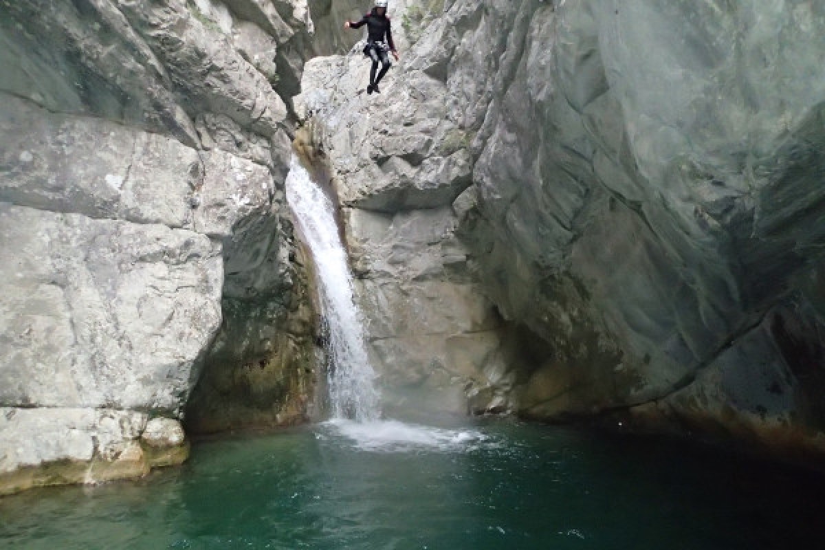 Canyoning la clue de Saint Auban, 1/2 journée (+ 14 ans) - Expérience Côte d'Azur