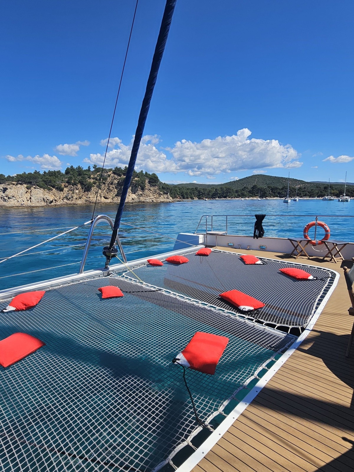 Catamaran Hyères - Brunch en mer - Littoral Hyérois - Expérience Côte d'Azur