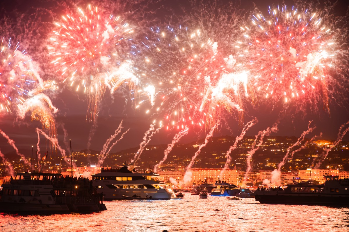 Départ Marina Baie des Anges | La Soirée Dîner | Festival Pyrotechnique Cannes - Expérience Côte d'Azur