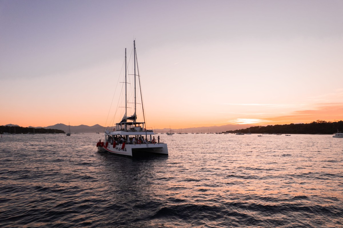 Départ Marina Baie des Anges | La Soirée Dîner | Festival Pyrotechnique Cannes - Expérience Côte d'Azur