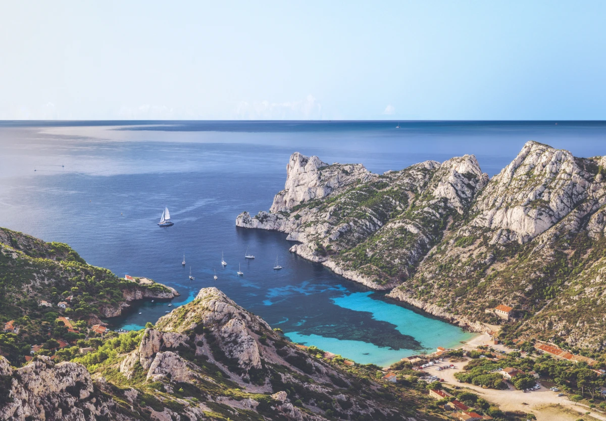 Croisière en catamaran à la journée – Calanques & Riou au départ de Marseille - Expérience Côte d'Azur