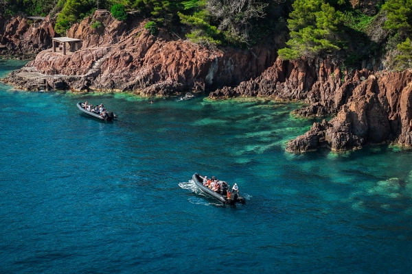 Balade bateau à Cannes - les calanques de l'Estérel - Expérience Côte d'Azur